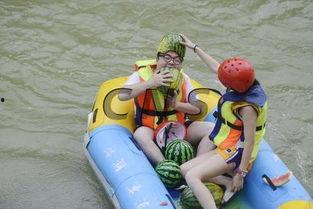 吃瓜看戏水上娱乐视频,吃瓜看戏，水上娱乐视频盛宴