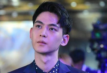 娱乐吃瓜唐晓天是谁啊,唐晓天，从模特到演员的蜕变之路